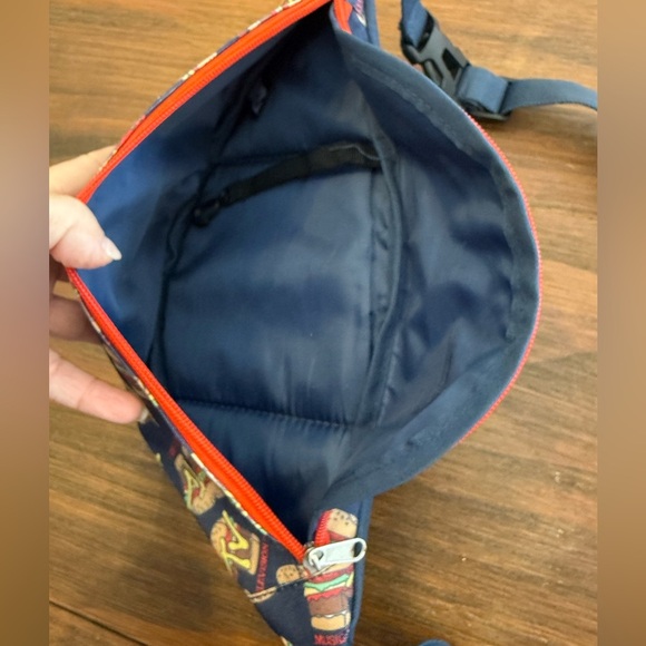 NWOT MTV Cheeseburger Belt Bag Fanny Pack with Adjustable Strap Vintage - Picture 4 of 9